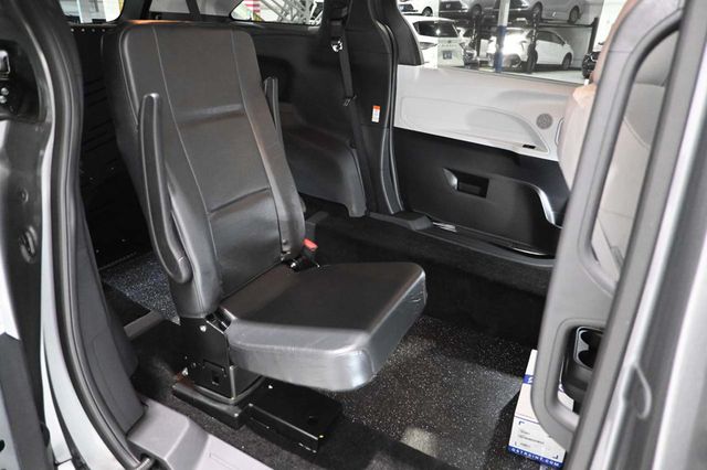 2026 Toyota Sienna LE FWD 8-Passenger - 23010647 - 16