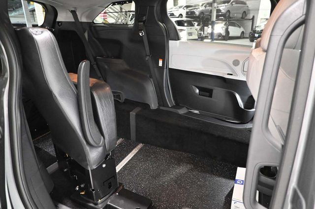 2026 Toyota Sienna LE FWD 8-Passenger - 23010647 - 17