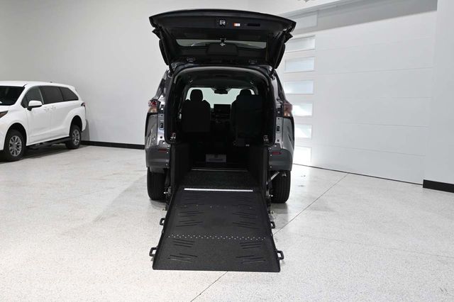 2026 Toyota Sienna LE FWD 8-Passenger - 23010647 - 18