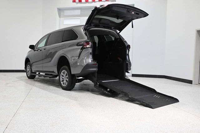 2026 Toyota Sienna LE FWD 8-Passenger - 23010647 - 1