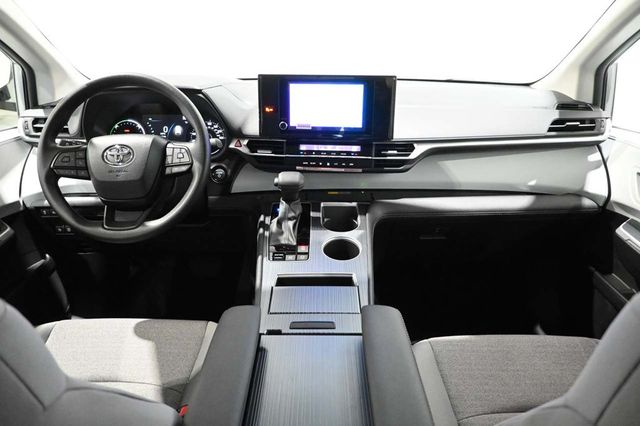 2026 Toyota Sienna LE FWD 8-Passenger - 23010647 - 22