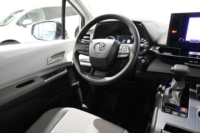2026 Toyota Sienna LE FWD 8-Passenger - 23010647 - 24