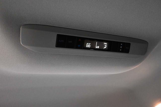 2026 Toyota Sienna LE FWD 8-Passenger - 23010647 - 28