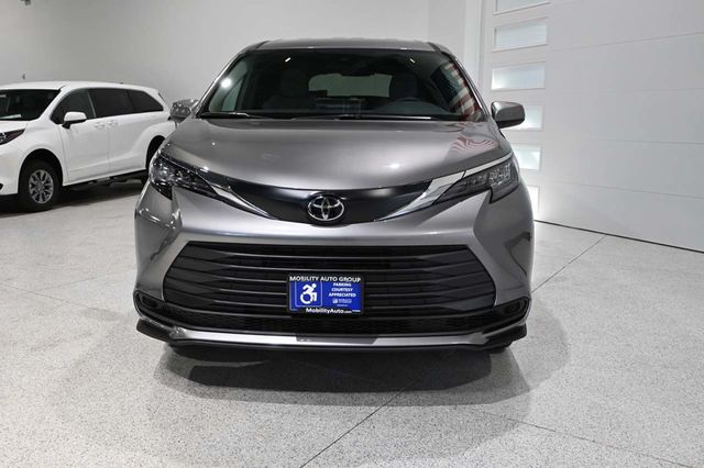 2026 Toyota Sienna LE FWD 8-Passenger - 23010647 - 3