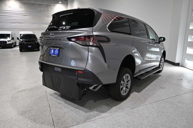 2026 Toyota Sienna LE FWD 8-Passenger - 23010647 - 5