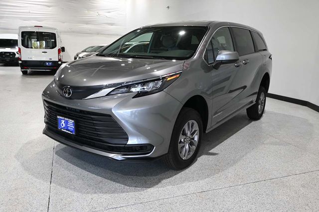 2026 Toyota Sienna LE FWD 8-Passenger - 23026117 - 9