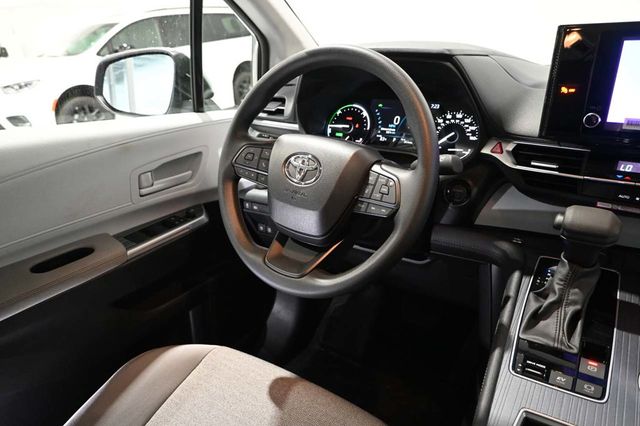 2026 Toyota Sienna LE FWD 8-Passenger - 23026117 - 24