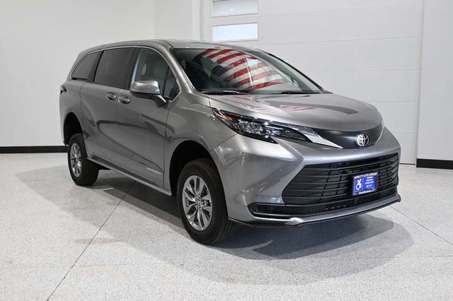 2026 Toyota Sienna LE FWD 8-Passenger - 23026117 - 2