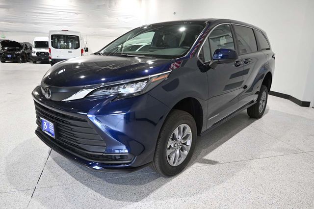 2026 Toyota Sienna LE FWD 8-Passenger - 23026118 - 9