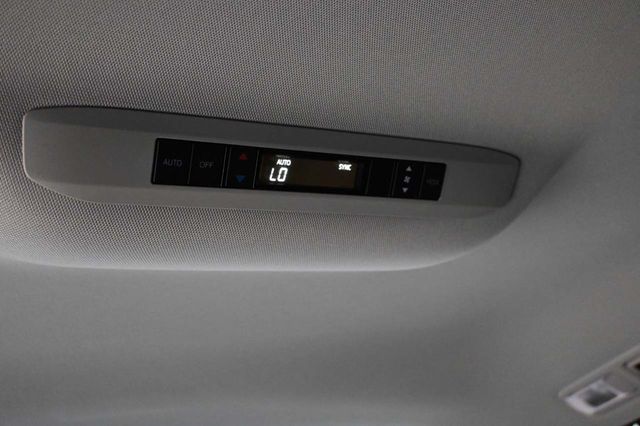 2026 Toyota Sienna LE FWD 8-Passenger - 23026118 - 28