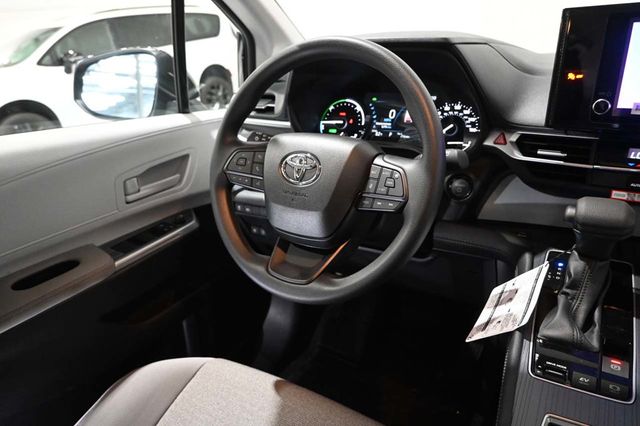2026 Toyota Sienna LE FWD 8-Passenger - 23026678 - 23
