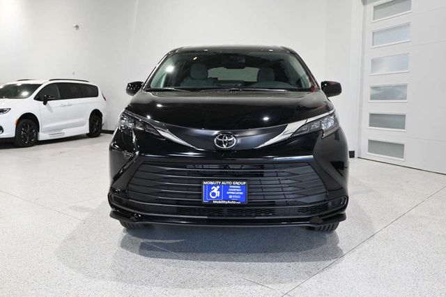 2026 Toyota Sienna LE FWD 8-Passenger - 23026678 - 3