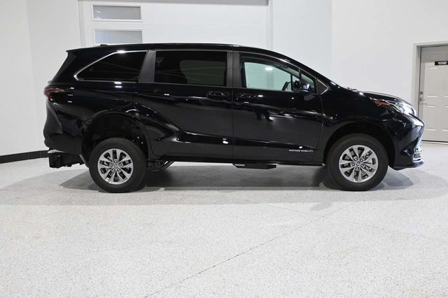 2026 Toyota Sienna LE FWD 8-Passenger - 23026678 - 4