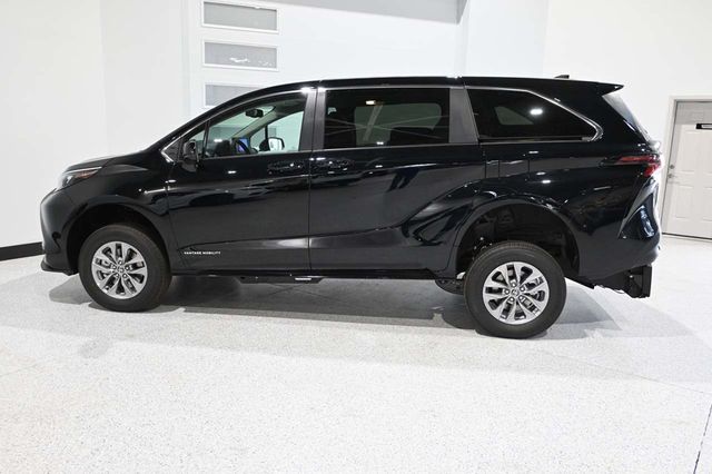 2026 Toyota Sienna LE FWD 8-Passenger - 23026678 - 8