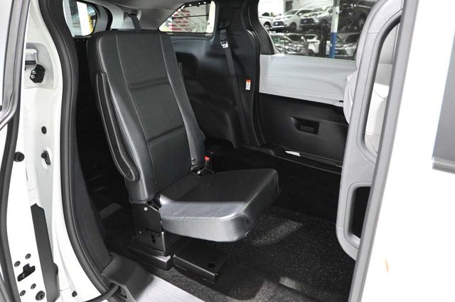 2026 Toyota Sienna LE FWD 8-Passenger - 23038696 - 16