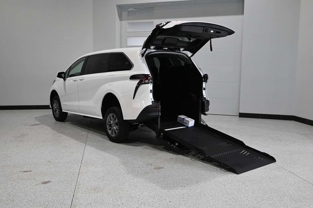 2026 Toyota Sienna LE FWD 8-Passenger - 23038696 - 1
