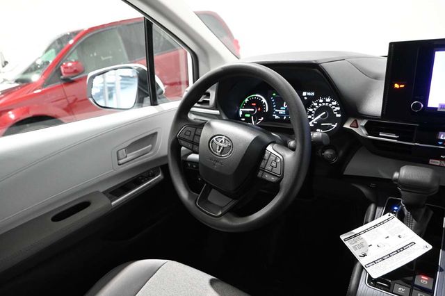 2026 Toyota Sienna LE FWD 8-Passenger - 23038696 - 24