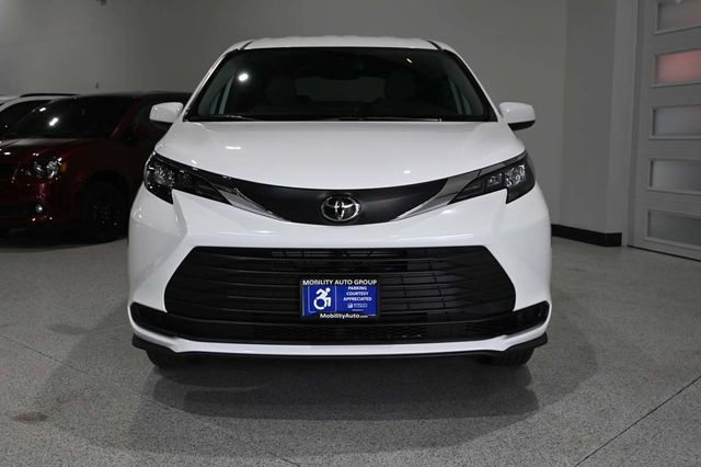 2026 Toyota Sienna LE FWD 8-Passenger - 23038696 - 3