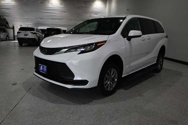2026 Toyota Sienna LE FWD 8-Passenger - 23038697 - 9