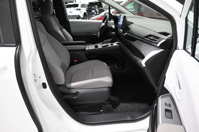 2026 Toyota Sienna LE FWD 8-Passenger - 23038697 - 14
