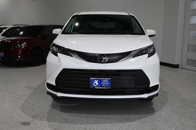 2026 Toyota Sienna LE FWD 8-Passenger - 23038697 - 3