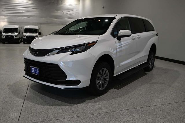 2026 Toyota Sienna LE FWD 8-Passenger - 23041355 - 9