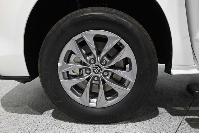 2026 Toyota Sienna LE FWD 8-Passenger - 23041355 - 11