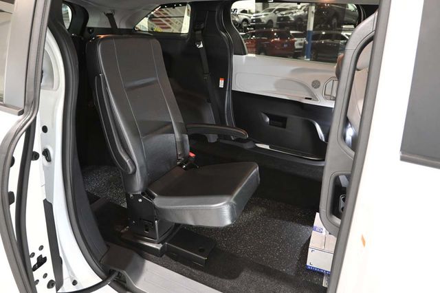 2026 Toyota Sienna LE FWD 8-Passenger - 23041355 - 16