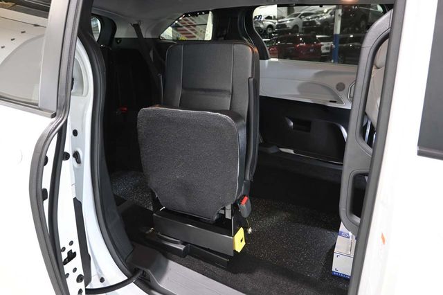 2026 Toyota Sienna LE FWD 8-Passenger - 23041355 - 17