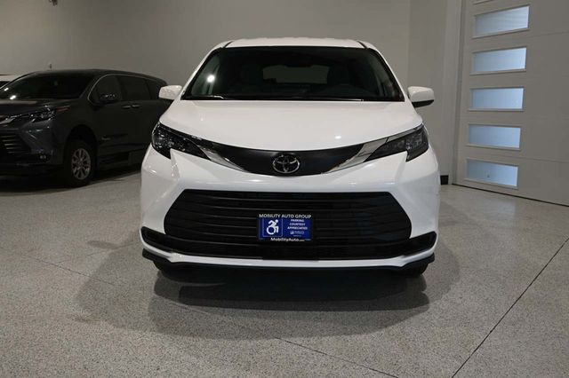2026 Toyota Sienna LE FWD 8-Passenger - 23041355 - 3