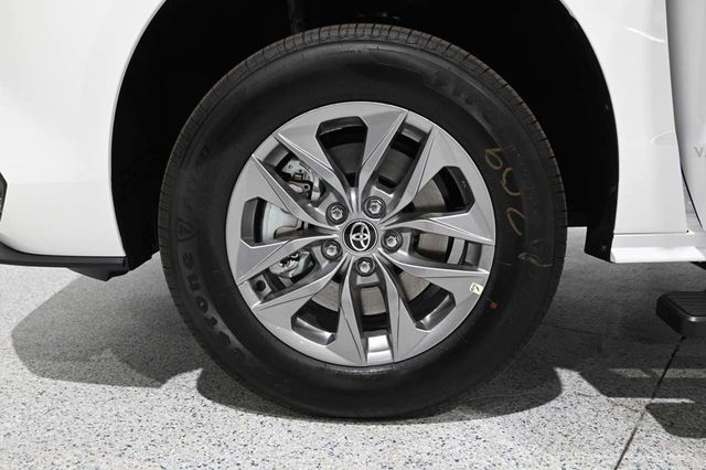 2026 Toyota Sienna LE FWD 8-Passenger - 23041357 - 11