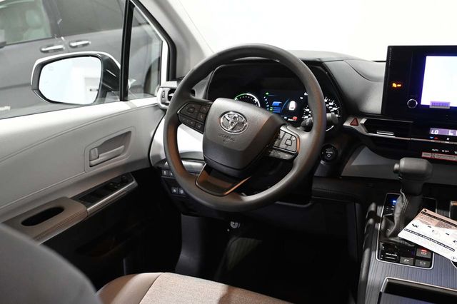 2026 Toyota Sienna LE FWD 8-Passenger - 23041357 - 24