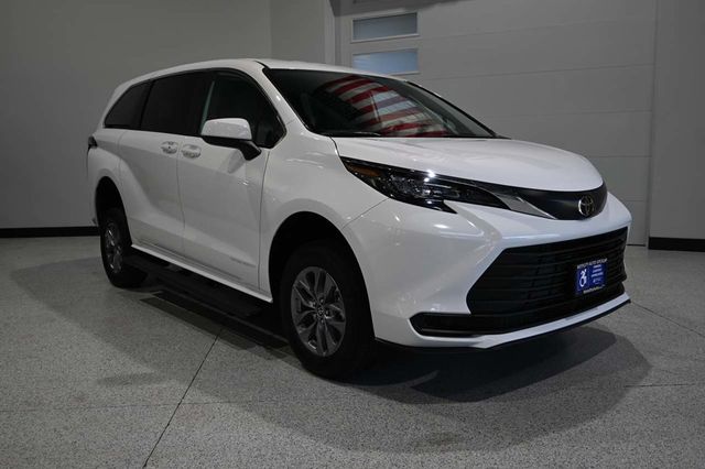 2026 Toyota Sienna LE FWD 8-Passenger - 23041357 - 2