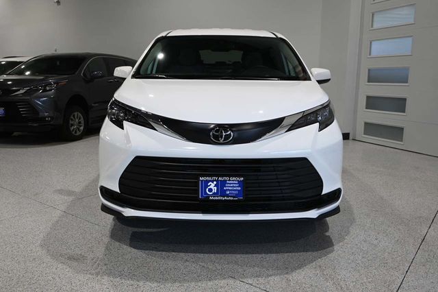 2026 Toyota Sienna LE FWD 8-Passenger - 23041357 - 3
