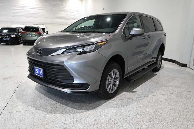 2026 Toyota Sienna LE FWD 8-Passenger - 23054638 - 9