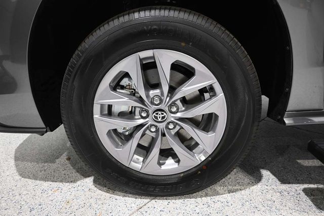 2026 Toyota Sienna LE FWD 8-Passenger - 23054638 - 11