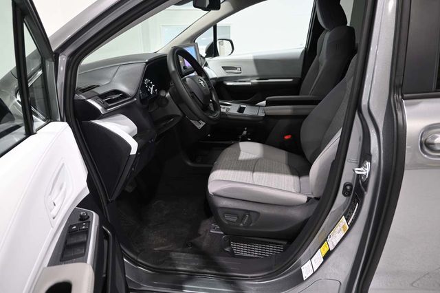 2026 Toyota Sienna LE FWD 8-Passenger - 23054638 - 12