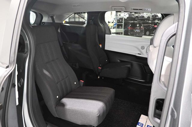 2026 Toyota Sienna LE FWD 8-Passenger - 23054638 - 16