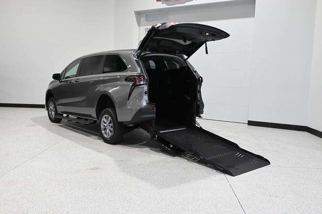 2026 Toyota Sienna LE FWD 8-Passenger - 23054638 - 1