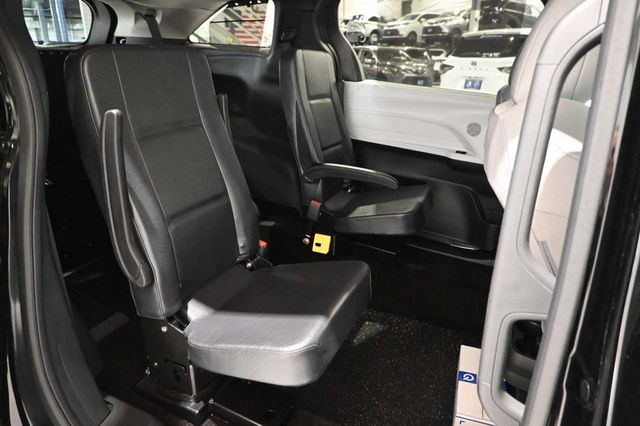 2026 Toyota Sienna LE FWD 8-Passenger - 23069258 - 16