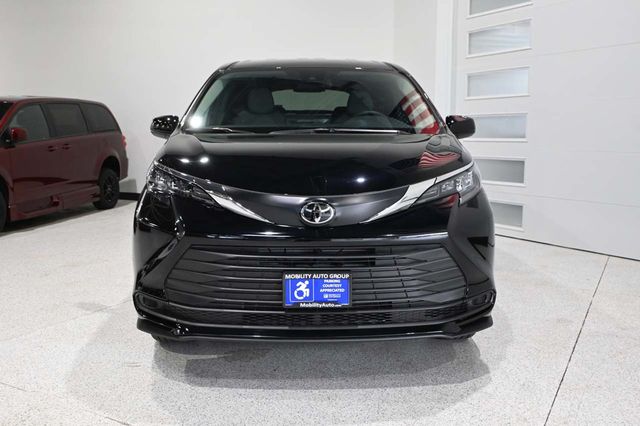 2026 Toyota Sienna LE FWD 8-Passenger - 23069258 - 3