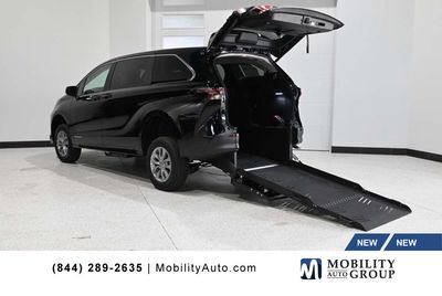 2026 Toyota Sienna - 5TDKRKEC3TS320976