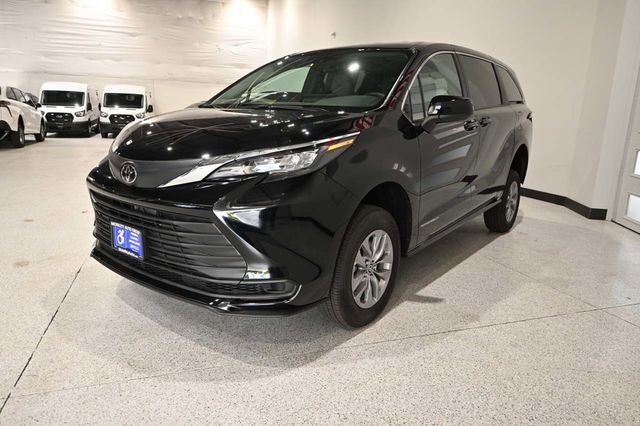 2026 Toyota Sienna LE FWD 8-Passenger - 23069259 - 9
