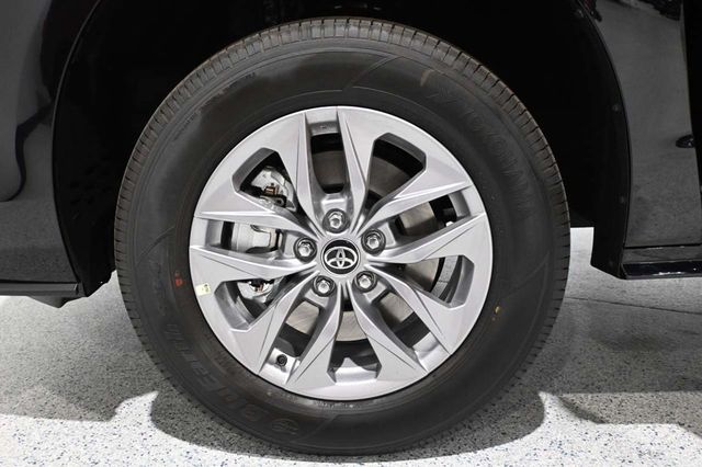 2026 Toyota Sienna LE FWD 8-Passenger - 23069259 - 11