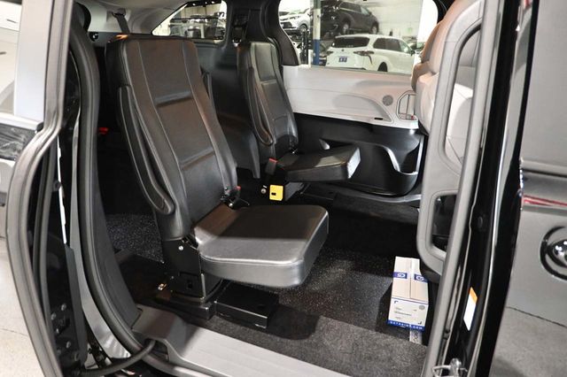 2026 Toyota Sienna LE FWD 8-Passenger - 23069259 - 16