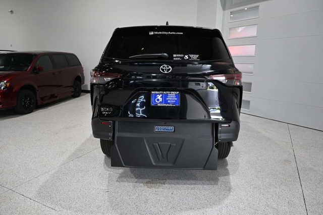 2026 Toyota Sienna LE FWD 8-Passenger - 23069259 - 6