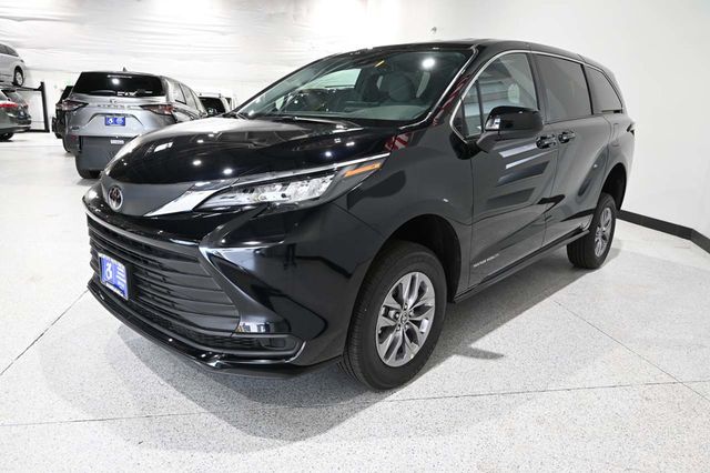 2026 Toyota Sienna LE FWD 8-Passenger - 23079486 - 9