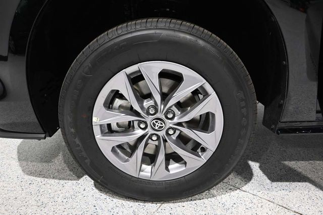 2026 Toyota Sienna LE FWD 8-Passenger - 23079486 - 11