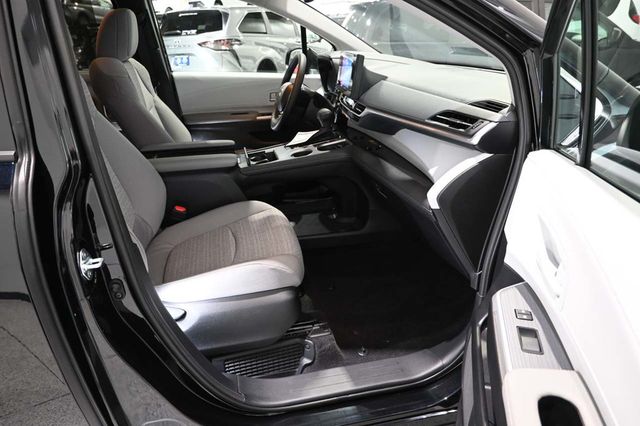 2026 Toyota Sienna LE FWD 8-Passenger - 23079486 - 14