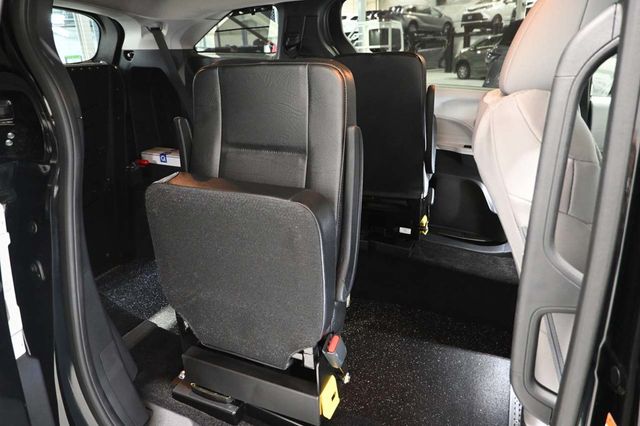 2026 Toyota Sienna LE FWD 8-Passenger - 23079486 - 17